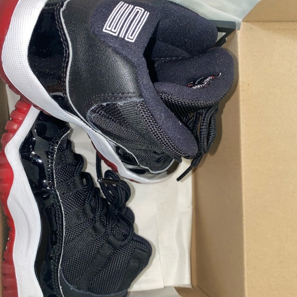 JORDAN 11 RETRO - Picture 3 of 4